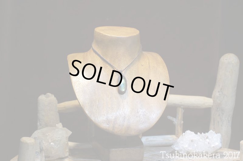 画像2: ☆12500→8000円セール☆ブラック土台のラブラドライト:品の高いシラーが秋の風にのってやってきます:イエローサンシャイン (2)