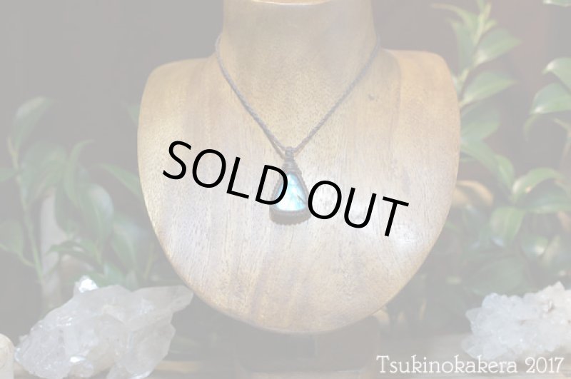 画像2: ☆10/27UP☆シャイニングラブラドライト：秋のコレクションピース：トライアングル：三角おにぎりくん (2)