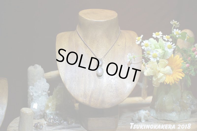 画像2: ☆04/23UP☆ムーンストーン×ムーンストーン小粒デザイン:14金GF入り:皐月の一点物アクセサリー:ダブルムーン (2)