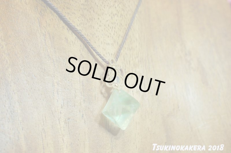 画像4: ★6/22UP★10周年ありがとう☆小粒のかけら:フローライトのデザイン小粒マイクロマクラメネックレス (4)