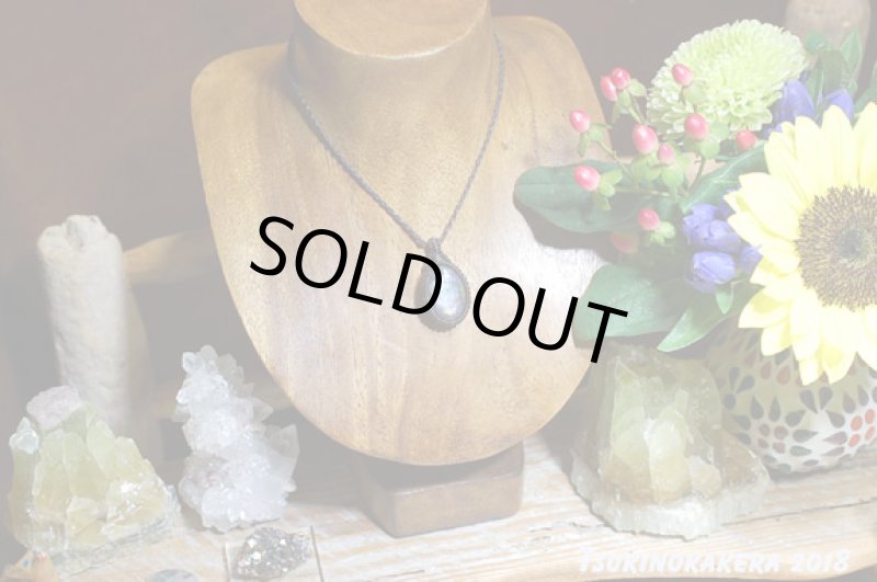 画像2: ☆07/20UP☆10周年祝い☆奇跡の1ピース:パープルレインボーラブラドライト:大変希少価値の高い紫色がくっきり:エメラルドの呼吸 (2)