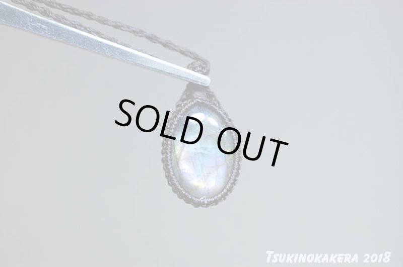 画像8: ☆07/20UP☆10周年祝い☆奇跡の1ピース:パープルレインボーラブラドライト:大変希少価値の高い紫色がくっきり:エメラルドの呼吸 (8)