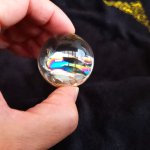 画像4: ☆06/10UP☆虹の世界へようこそ、アイリスクォーツ丸玉がついに登場！42mm虹の屈折の出る奇跡のレインボー (4)