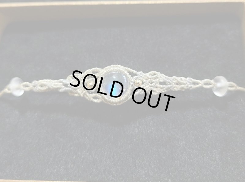 画像2: ☆08/10UP☆金と銀の紐でゴージャス。選び抜いた最高品質の青色にムーンストーン:8月満月先生作品:星のさえずり (2)