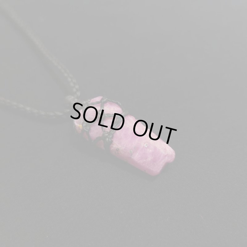 画像4: ★09/09UP★ナチュラルパープルスターサファイヤ/ルビー。大振りぷっくり奇跡の原石。蛍光鉱物月のかけら×× MAMPUKU  STONE コラボ：火星のかけら2 (4)