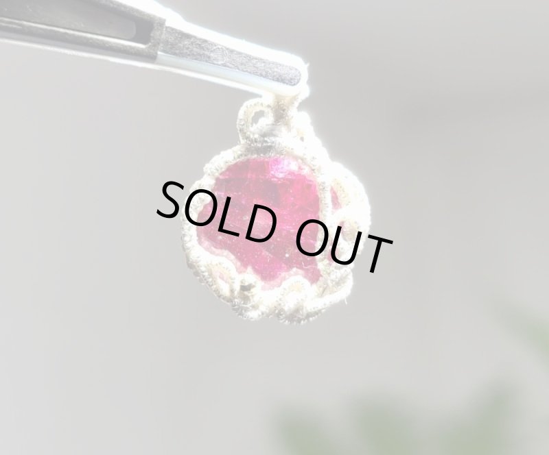 画像2: ☆11/05UP☆モゴック産ナチュラルルビー：蛍光宝石：赤い靴のお姫様 (2)