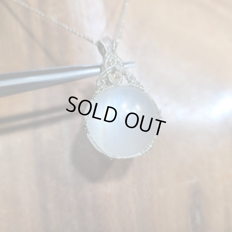 画像3: ☆06/02UP☆16周年奇跡のムーンストーンキャッツアイ丸玉登場。ホワイトムーンストーン：激レア限定：金銀デザイン：先生作品：月の琴調べ３ (3)