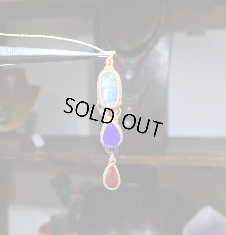 画像5: ★12/14UP★蛍光ダイアナマリアフローライト×ロイヤルレインボームーンストーン×ロードナイト☆イギリス:ダイアナマリア鉱山主より仕入れております:マイクロマクラメデザイン:先生作品:カケラーの夕べ5 (5)