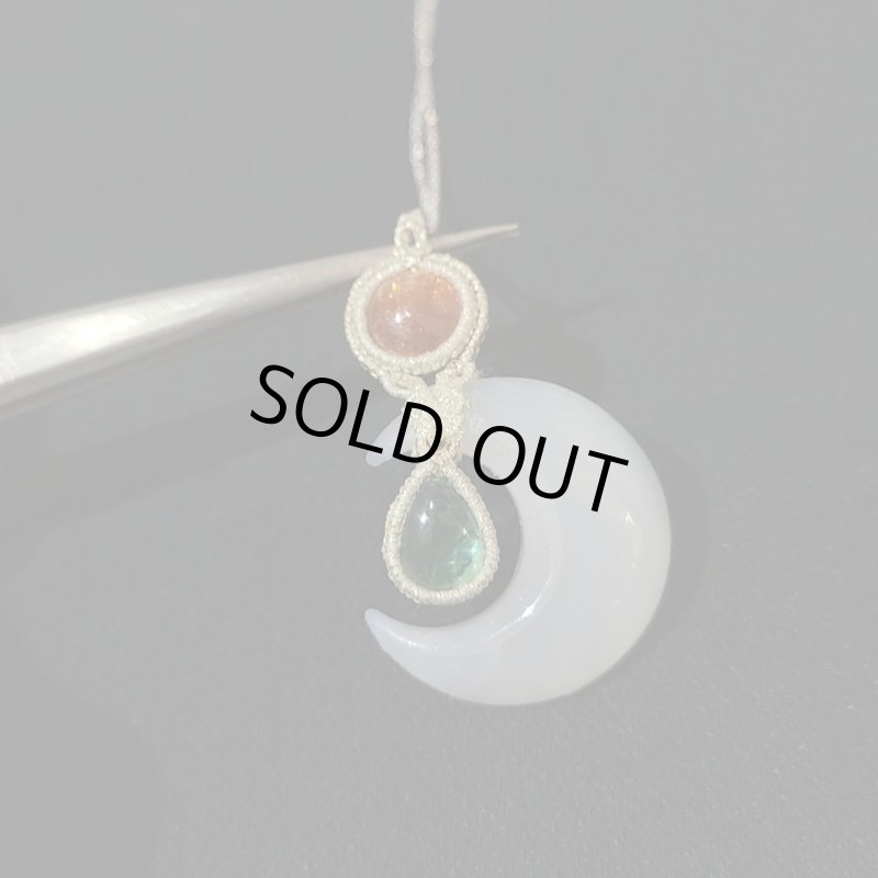 画像2: ☆12/14UP☆ 山形県月山産：月山メノウ×ロイヤルサンストーン×ダイアナマリアフローライト：月の神様：先生作品：ムーンコンセプト2 (2)