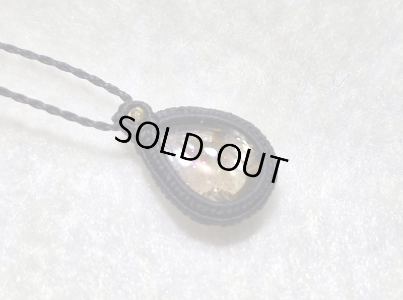 画像2: ☆06/11UP☆大人気近年人気急上昇:マクラメジュエリー:ブラジル産:奇跡のピンクシラー:先生作品;正面ギラギラのピンク色:水晶:ピンクの星空3 (2)