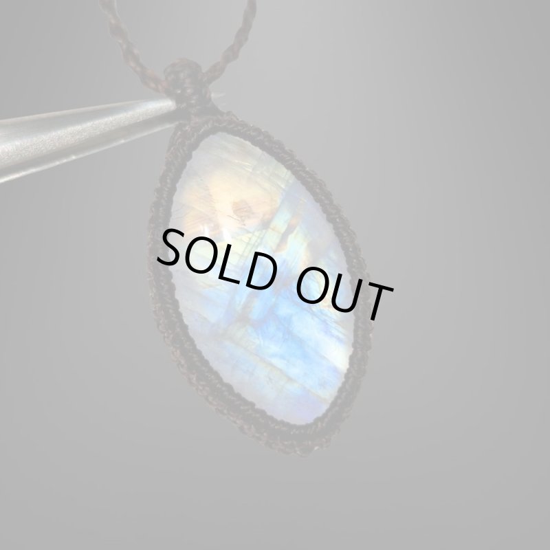 画像2: ☆07/18UP☆月のかけらロイヤルレインボームーンストーン:虹色がロイヤルな輝き:レインボーリフレクション4 (2)