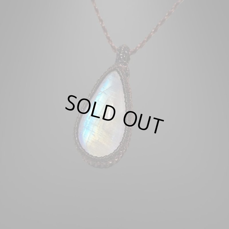 画像2: ☆09/16UP☆月のかけらロイヤルレインボームーンストーン。虹色がロイヤルな輝き:ミラージュスター (2)