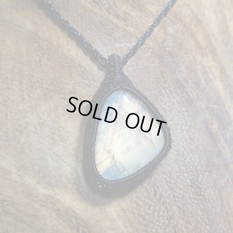 画像4: ☆09/16UP☆月のかけらロイヤルレインボームーンストーン。虹色がロイヤルな輝き：ソーラーフロー (4)