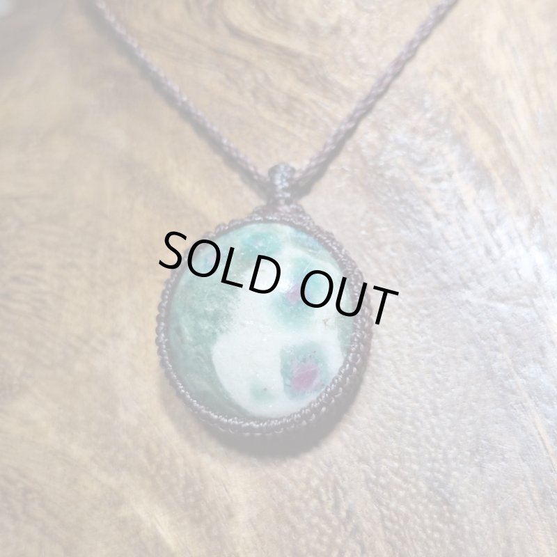 画像4: ☆09/16UP☆ルビーインゾイサイト:真っ赤なルビーが顔を出す:ゾイサイトとルビーのコラボレーションストーン:サンオーブ (4)