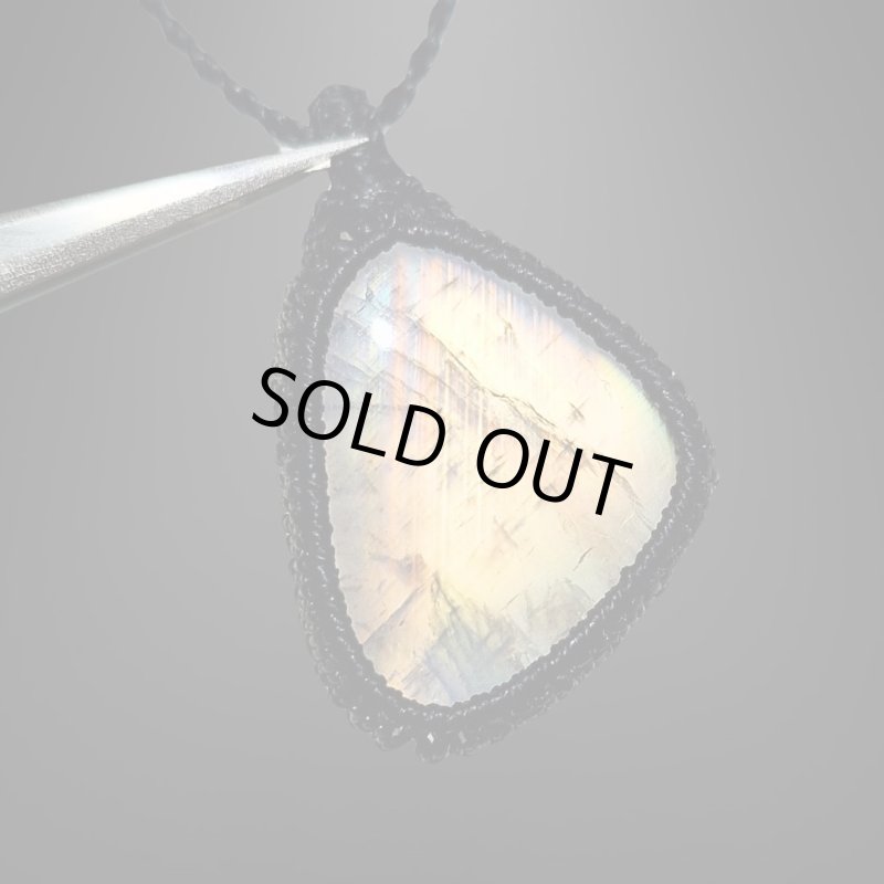 画像1: ☆09/16UP☆月のかけらロイヤルレインボームーンストーン。虹色がロイヤルな輝き：ソーラーフロー (1)