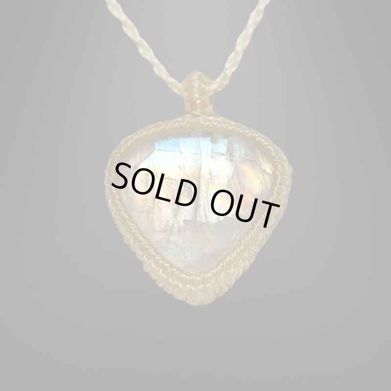 画像2: ☆09/16UP☆月のかけらロイヤルレインボームーンストーン。虹色がロイヤルな輝き:トランスセレニティ (2)