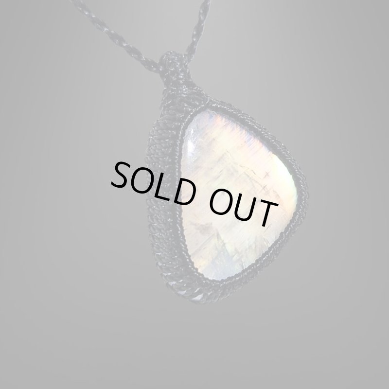 画像2: ☆09/16UP☆月のかけらロイヤルレインボームーンストーン。虹色がロイヤルな輝き：ソーラーフロー (2)