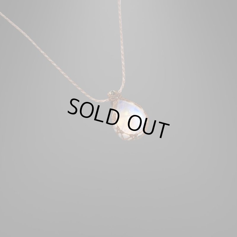 画像2: ☆11/14UP☆月のかけらロイヤルレインボームーンストーン。虹色がロイヤルな輝き:新色:先生作品:Aurora Moon (2)