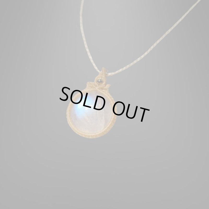 画像2: ☆11/14UP☆月のかけらロイヤルレインボームーンストーン。虹色がロイヤルな輝き：新色：先生作品：Lunar Prism (2)