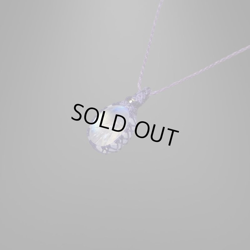 画像2: ☆11/14UP☆月のかけらロイヤルレインボームーンストーン。虹色がロイヤルな輝き:新色:先生作品:Lunar Symphony (2)