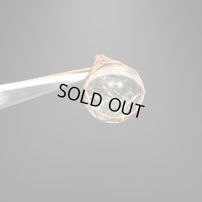 画像2: ☆12/13UP☆:ゴールデンルチルクォーツ:丸玉:金の天然の針が水晶に:スターリースパーク (2)