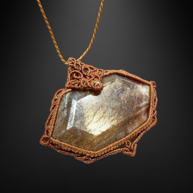 画像2: ☆12/13UP☆ベロモライト:ロシア産ムーンストーン:ロイヤルなシルバーシラー:先生作品:タイムシーカー (2)