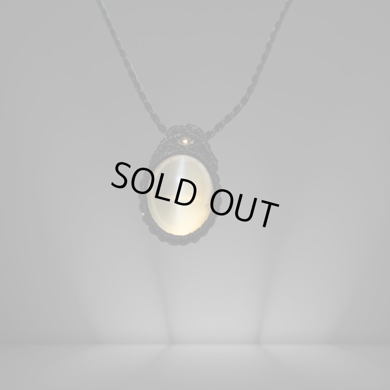 画像1: ☆12/13UP☆ホワイトオパールキャッツアイ：激レアシラー：きれいなキャッツアイ効果：完璧な表情：Glimmer Paw（きらめく足跡） (1)