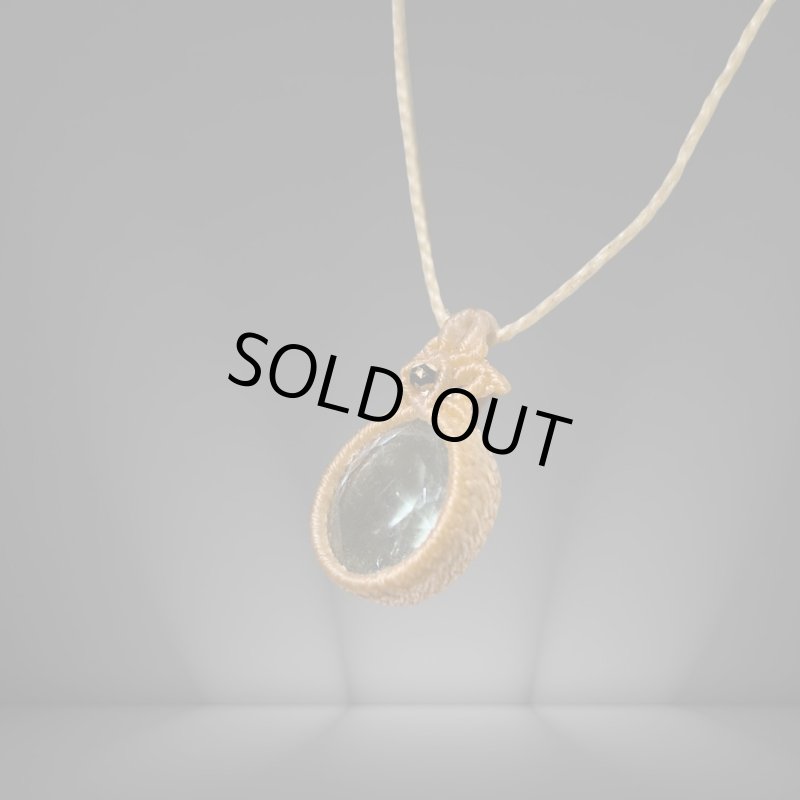 画像3: ☆04/06UP☆グリーンフローライトファセットカット：美しい最高級のカット：月のかけらデザイン：月の満ち欠けシリーズ：フローライト：Tranquil Heart（静かな心） (3)