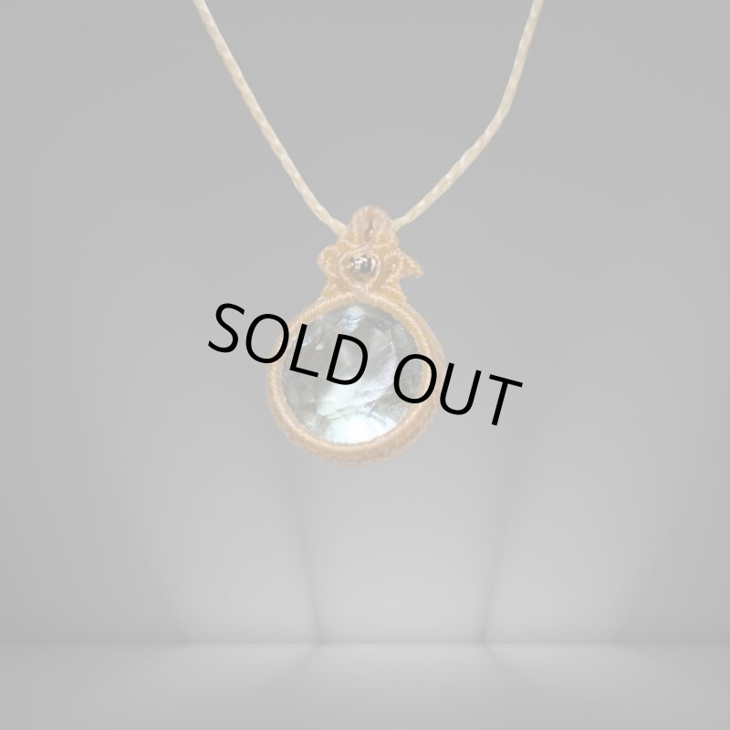 画像5: ☆04/06UP☆グリーンフローライトファセットカット：美しい最高級のカット：月のかけらデザイン：月の満ち欠けシリーズ：フローライト：Tranquil Heart（静かな心） (5)