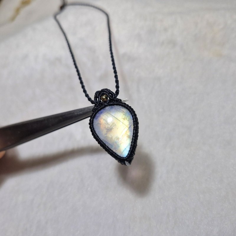 画像4: ☆05/09UP☆月の波動：2025年5月新作：ロイヤルレインボームーンストーン：月の暦シリーズ：月のかけらムーンストーン：日輪月影（にちりんげつえい） (4)