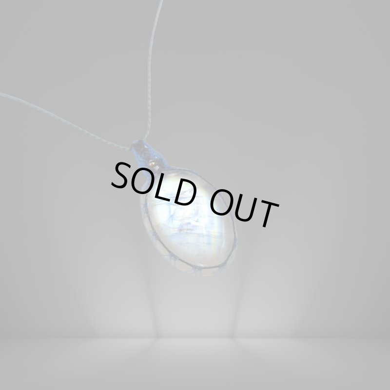 画像2: ☆07/09UP☆月の波動：先生作品：マイ黒マクラメ：ロイヤルレインボームーンストーン：月の暦シリーズ：月のかけらムーンストーン： スターリースピリット (2)