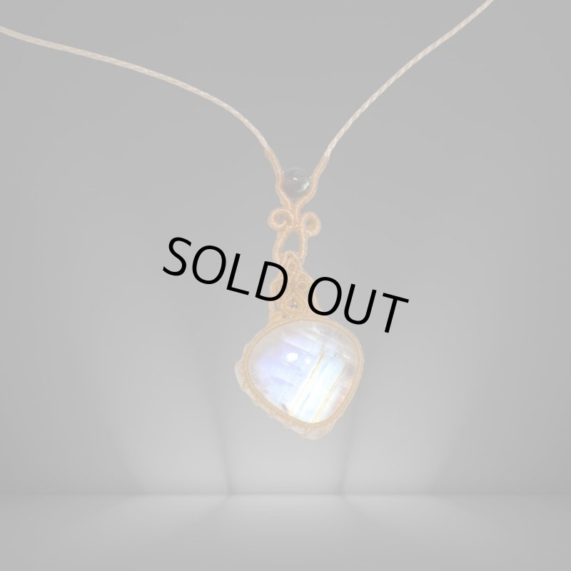 画像4: ☆07/09UP☆月の波動：先生作品：マイ黒マクラメ：ロイヤルレインボームーンストーン：月の暦シリーズ：月のかけらムーンストーン：  星夢結晶（ほしゆめけっしょう） (4)