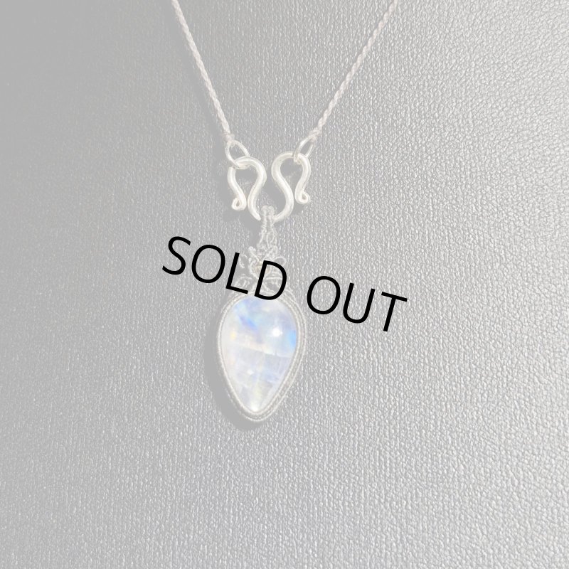 画像5: ☆07/09UP☆月の波動：先生作品：マイ黒マクラメ：ロイヤルレインボームーンストーン：月の暦シリーズ：月のかけらムーンストーン：月虹夢（げっこうゆめ） (5)