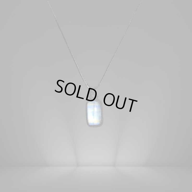 画像2: ☆07/09UP☆月の波動：先生作品：マイ黒マクラメ：ロイヤルレインボームーンストーン：月の暦シリーズ：月のかけらムーンストーン： 宙光（そらひかり） (2)