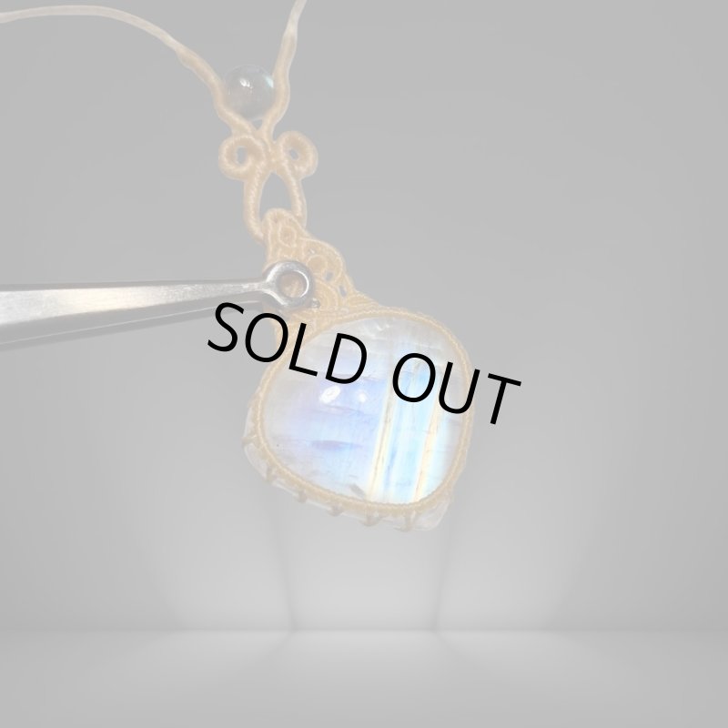 画像2: ☆07/09UP☆月の波動：先生作品：マイ黒マクラメ：ロイヤルレインボームーンストーン：月の暦シリーズ：月のかけらムーンストーン：  星夢結晶（ほしゆめけっしょう） (2)