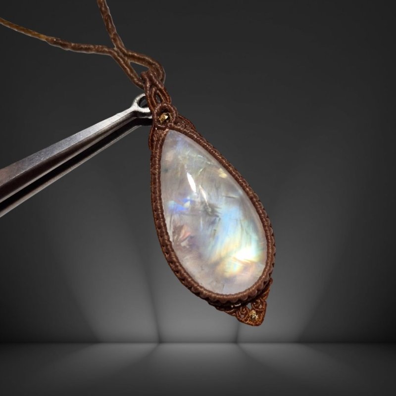 画像2: ☆07/09UP☆月の波動：先生作品：マイ黒マクラメ：ロイヤルレインボームーンストーン：月の暦シリーズ：月のかけらムーンストーン：  天涙（てんるい） (2)