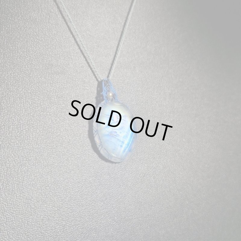 画像1: ☆07/09UP☆月の波動：先生作品：マイ黒マクラメ：ロイヤルレインボームーンストーン：月の暦シリーズ：月のかけらムーンストーン： スターリースピリット (1)