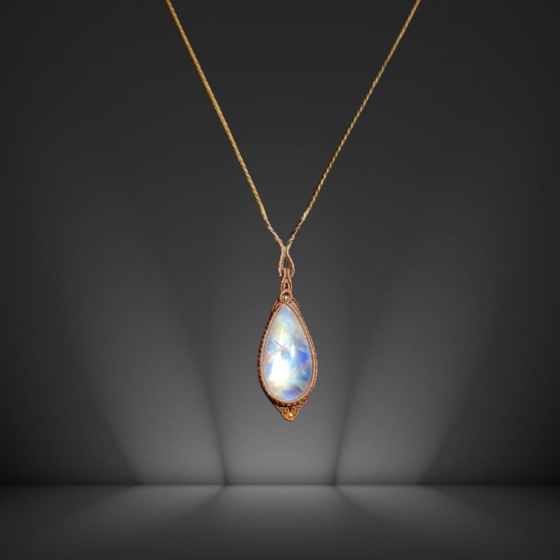 画像3: ☆07/09UP☆月の波動：先生作品：マイ黒マクラメ：ロイヤルレインボームーンストーン：月の暦シリーズ：月のかけらムーンストーン：  天涙（てんるい） (3)