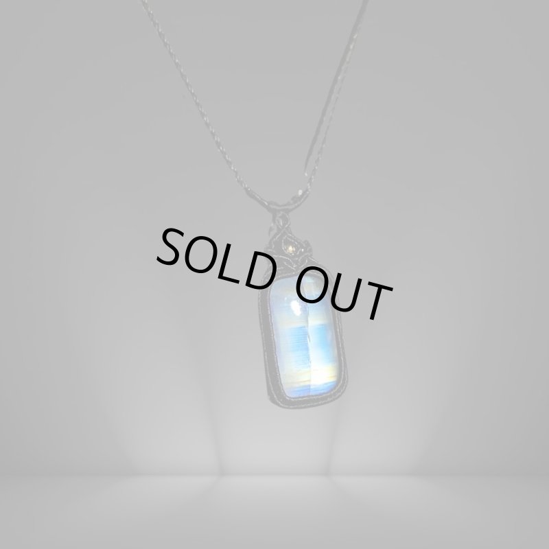 画像3: ☆07/09UP☆月の波動：先生作品：マイ黒マクラメ：ロイヤルレインボームーンストーン：月の暦シリーズ：月のかけらムーンストーン： 宙光（そらひかり） (3)