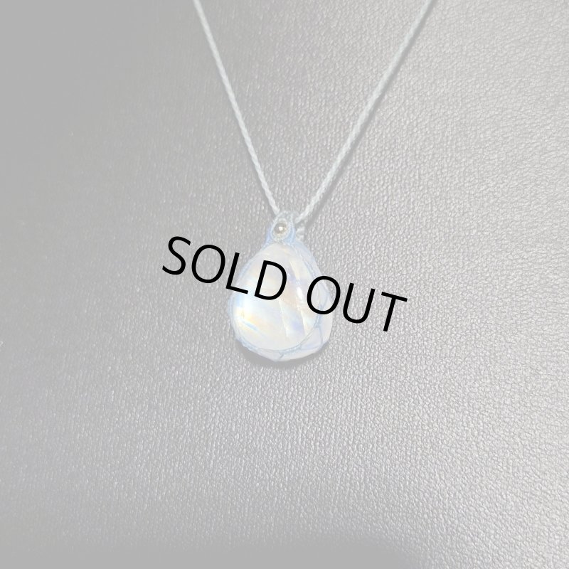 画像2: ☆07/09UP☆月の波動：先生作品：マイ黒マクラメ：ロイヤルレインボームーンストーン：月の暦シリーズ：月のかけらムーンストーン：ルナセレナーデ (2)