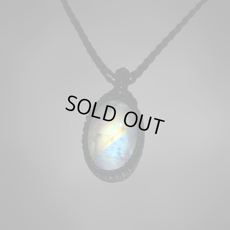 画像1: ☆09/06UP☆月の波動：スタンダードモデル：ロイヤルレインボームーンストーン：月の暦シリーズ：月のかけらムーンストーン： 「ミッドナイトグロウ」 (1)