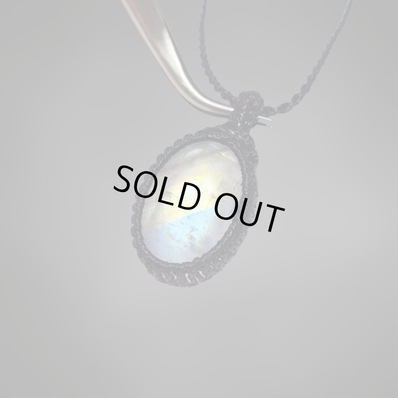 画像5: ☆09/06UP☆月の波動：スタンダードモデル：ロイヤルレインボームーンストーン：月の暦シリーズ：月のかけらムーンストーン： 「ミッドナイトグロウ」 (5)