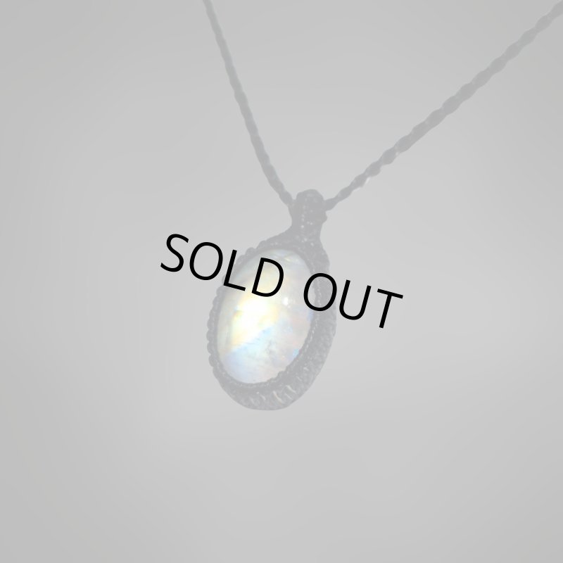 画像4: ☆09/06UP☆月の波動：スタンダードモデル：ロイヤルレインボームーンストーン：月の暦シリーズ：月のかけらムーンストーン： 「ミッドナイトグロウ」 (4)