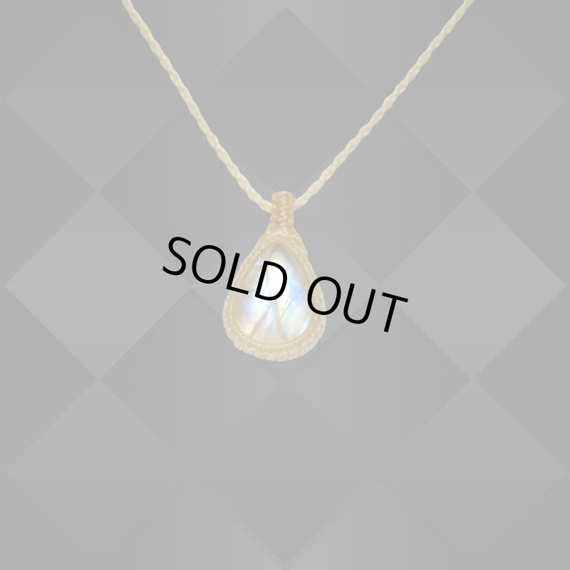 画像3: ☆09/06UP☆月の波動：スタンダードモデル：ロイヤルレインボームーンストーン：月の暦シリーズ：月のかけらムーンストーン： 「月の雫」 (3)