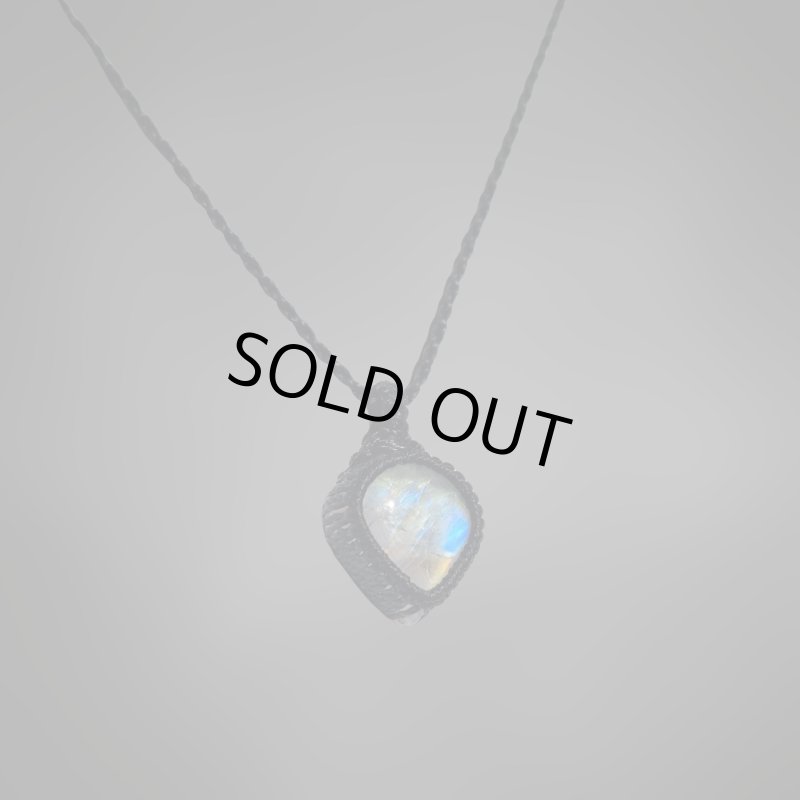 画像4: ☆09/06UP☆月の波動：スタンダードモデル：ロイヤルレインボームーンストーン：月の暦シリーズ：月のかけらムーンストーン： 「白銀の道しるべ」 (4)