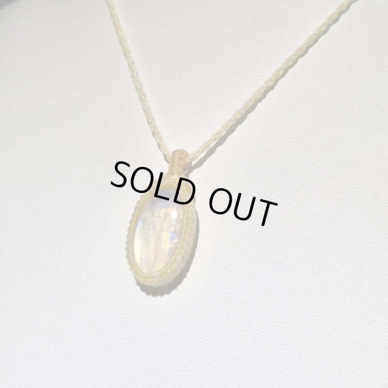 画像2: ☆09/06UP☆月の波動：スタンダードモデル：ロイヤルレインボームーンストーン：月の暦シリーズ：月のかけらムーンストーン： 「蒼き月影」 (2)