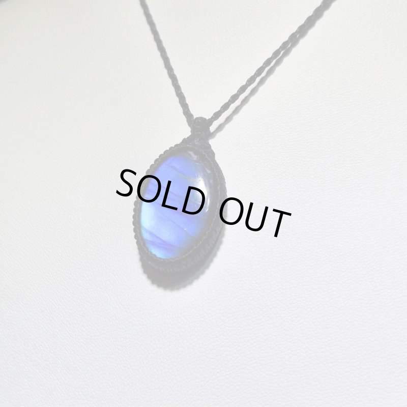 画像2: ☆10/03UP☆超DEEP！！レインボー＆ディープブルーラブラドライトシリーズ：美しい古代の記憶の残るAAAハイクオリティ天然ラブラドライト：Rune Whisper（ルーンのささやき） (2)