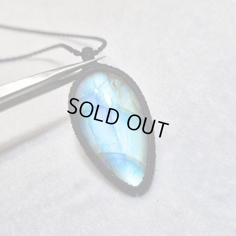 画像1: ☆10/03UP☆AAAAA完璧！レインボー＆ディープブルーラブラドライトシリーズ：美しい古代の記憶の残るAAAハイクオリティ天然ラブラドライト：Dimension Shift（次元のシフト） (1)