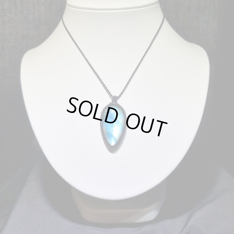 画像2: ☆10/03UP☆AAAAA完璧！レインボー＆ディープブルーラブラドライトシリーズ：美しい古代の記憶の残るAAAハイクオリティ天然ラブラドライト：Dimension Shift（次元のシフト） (2)