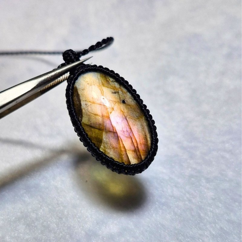 画像2: ☆10/03UP☆ピンク！！！！レインボー＆ディープブルーラブラドライトシリーズ：美しい古代の記憶の残るAAAハイクオリティ天然ラブラドライト： Temple of Stars（星々の神殿） (2)